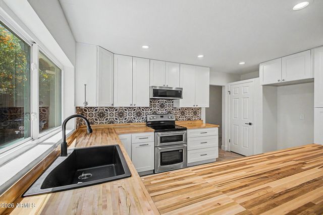 814 E CHILTON Drive, Tempe, AZ 85283