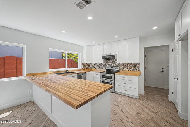814 E CHILTON Drive, Tempe, AZ 85283