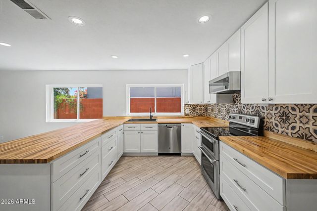 814 E CHILTON Drive, Tempe, AZ 85283