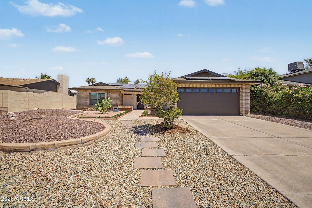 814 E CHILTON Drive, Tempe, AZ 85283