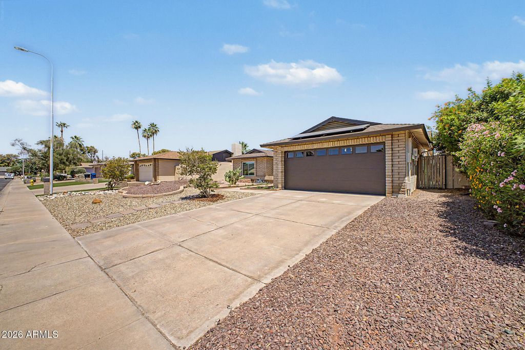 814 E CHILTON Drive, Tempe, AZ 85283 — photo 3