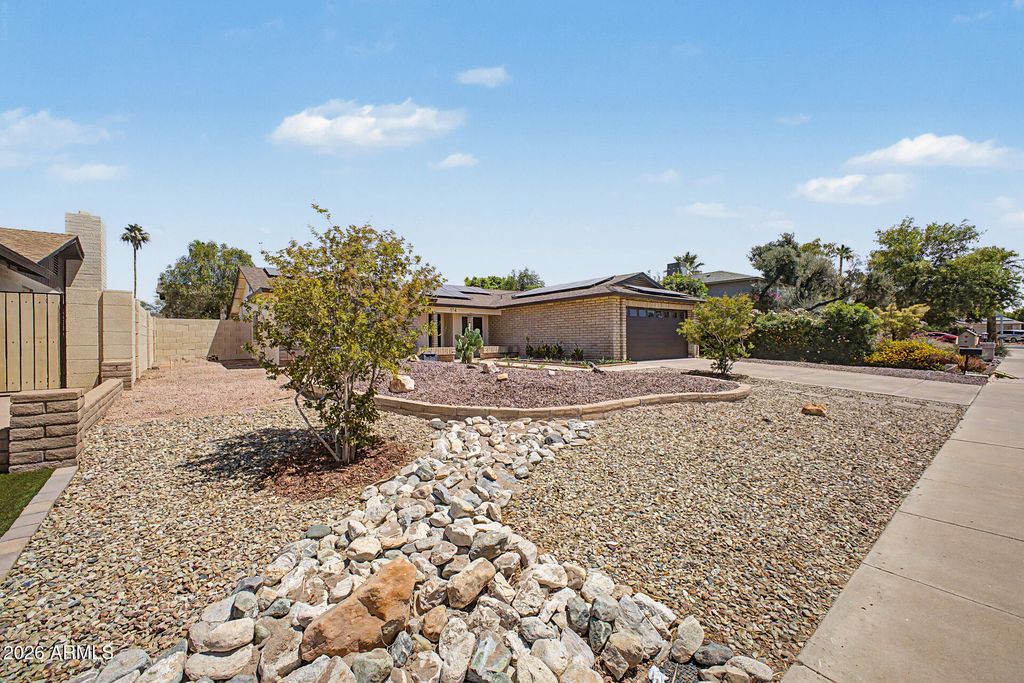 814 E CHILTON Drive, Tempe, AZ 85283 — photo 5