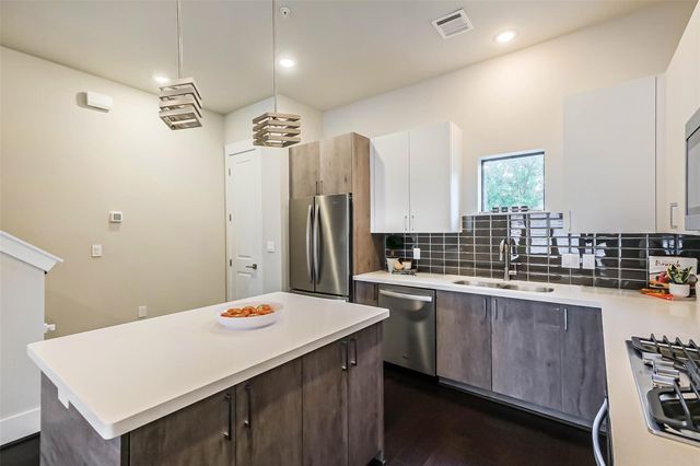 2401 Crawford Street C1B, Houston, TX 77004