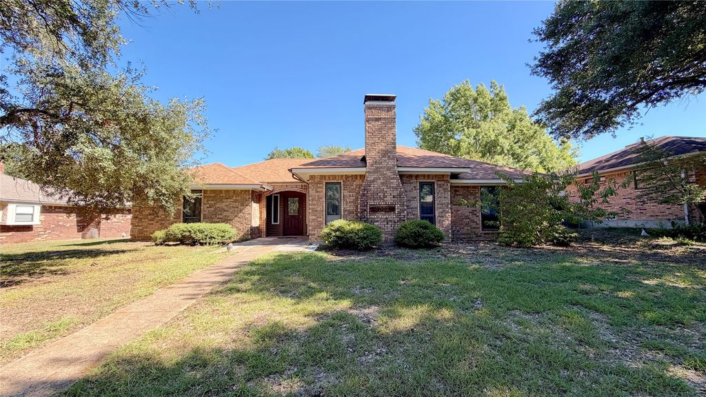 1002 Glenda Street, Terrell, TX 75160