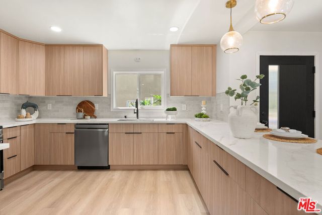 8420 Bleriot Avenue, Los Angeles, CA 90045