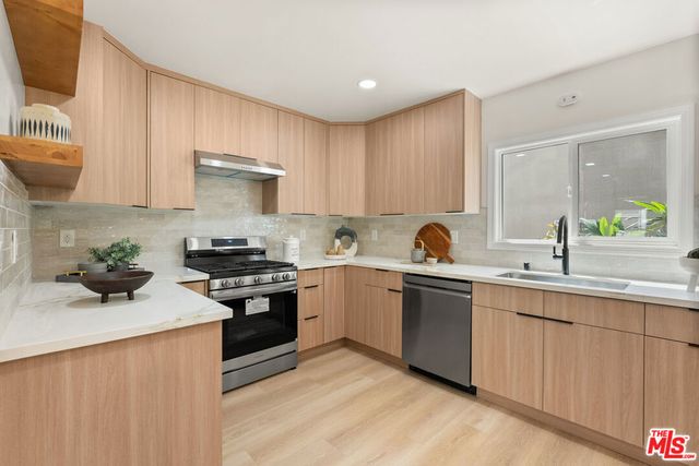 8420 Bleriot Avenue, Los Angeles, CA 90045