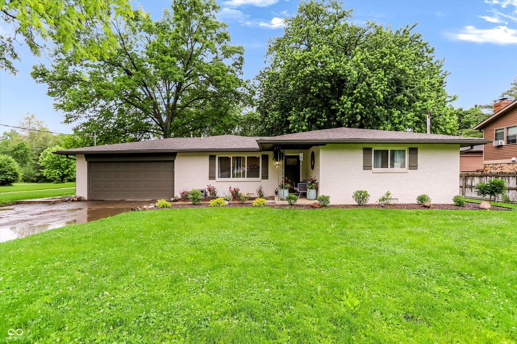 734 N Peterman Road, Greenwood, IN 46142