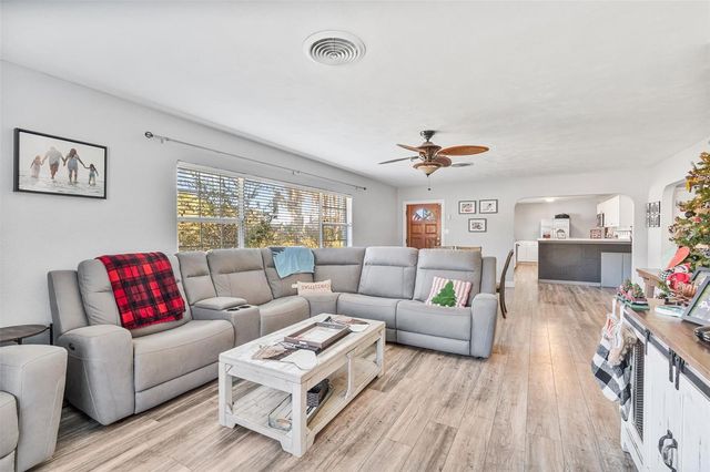 15836 WILSON PARRISH ROAD, Umatilla, FL 32784