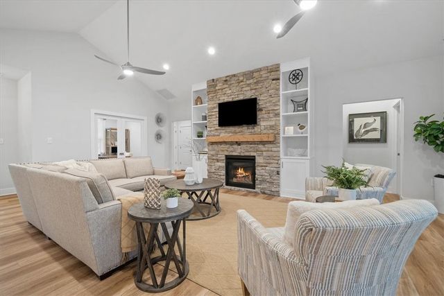 104 Ridgewood Heights Dr, West Deer, PA 15101