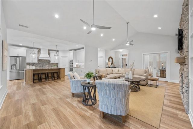 104 Ridgewood Heights Dr, West Deer, PA 15101