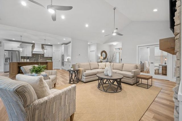 104 Ridgewood Heights Dr, West Deer, PA 15101