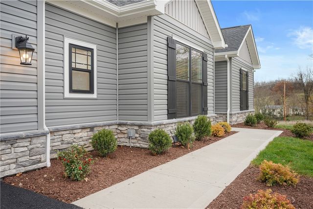 104 Ridgewood Heights Dr, West Deer, PA 15101