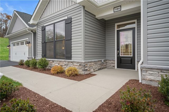 104 Ridgewood Heights Dr, West Deer, PA 15101