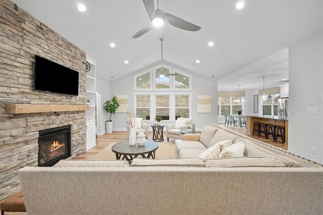 104 Ridgewood Heights Dr, West Deer, PA 15101