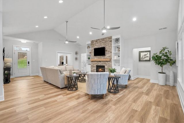 104 Ridgewood Heights Dr, West Deer, PA 15101