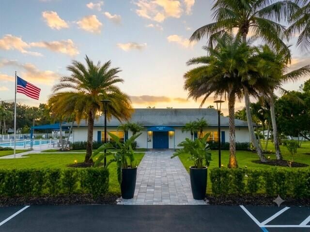1202 S DRIVE Circle A, Delray Beach, FL 33445