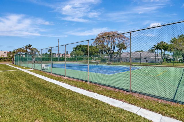 1202 S DRIVE Circle A, Delray Beach, FL 33445