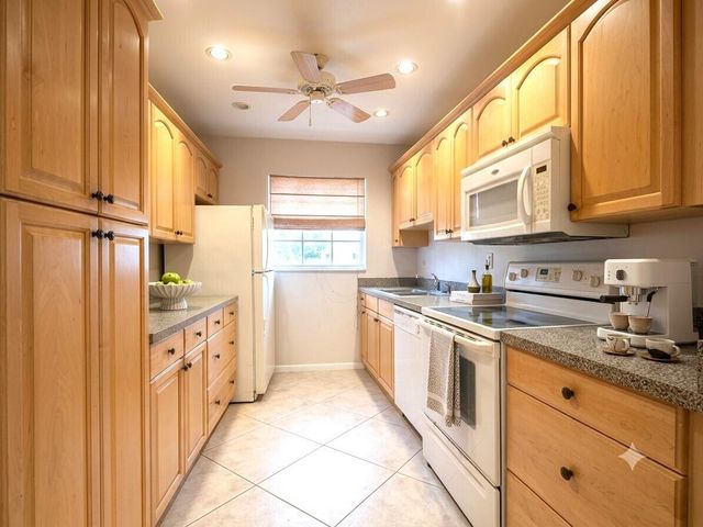 1202 S DRIVE Circle A, Delray Beach, FL 33445