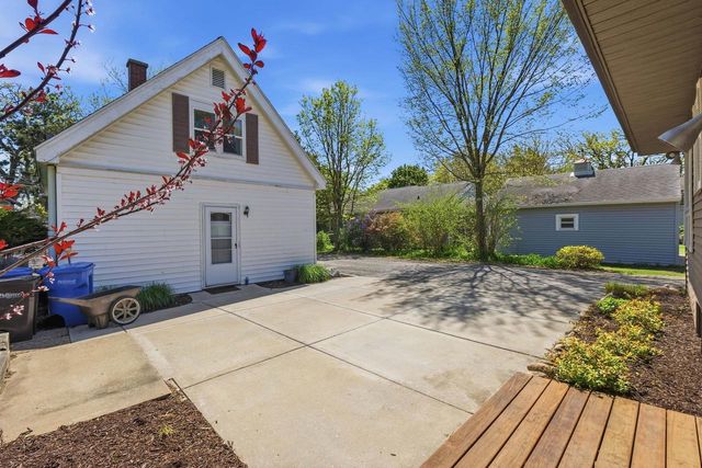 2224 Hwy 51, Stoughton, WI 53589