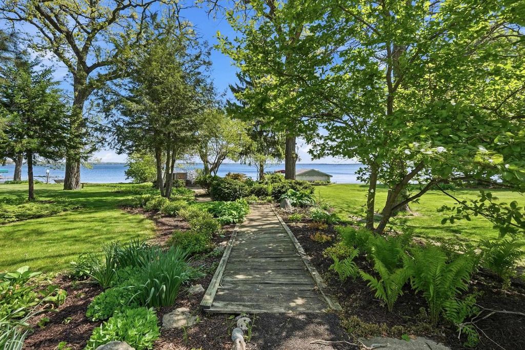 2224 Hwy 51, Stoughton, WI 53589