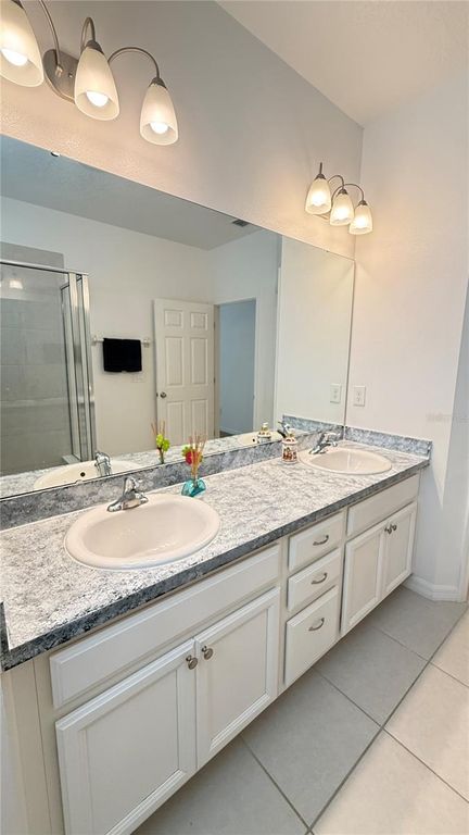 Image 14 of property listing at 6970 TUSSILAGO WAY, Orlando, FL 32822