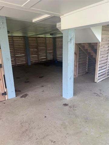 989 Alberdie Drive, Crystal Beach, TX 77650