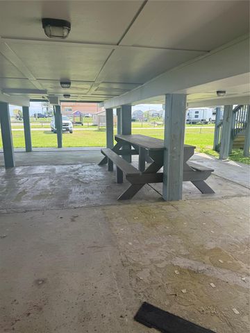 989 Alberdie Drive, Crystal Beach, TX 77650