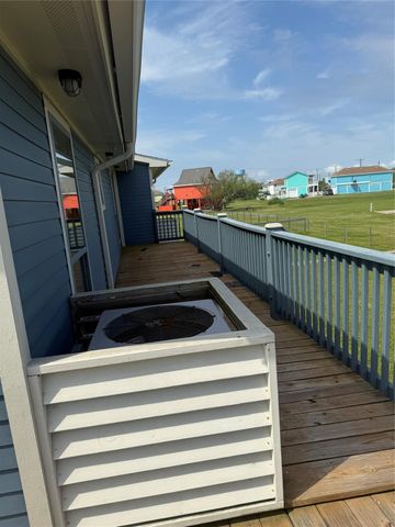 989 Alberdie Drive, Crystal Beach, TX 77650