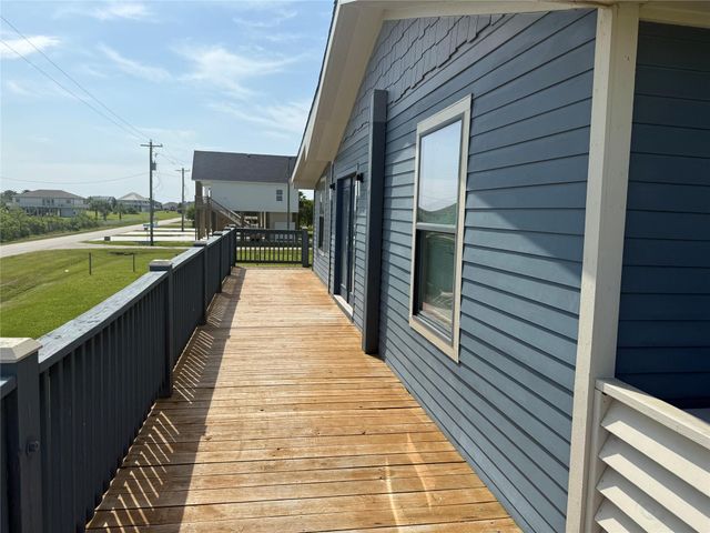 989 Alberdie Drive, Crystal Beach, TX 77650