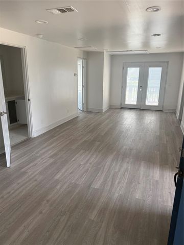 989 Alberdie Drive, Crystal Beach, TX 77650