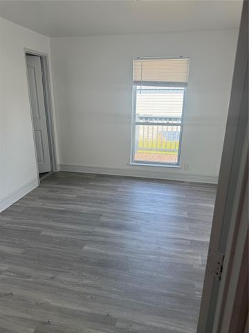 989 Alberdie Drive, Crystal Beach, TX 77650