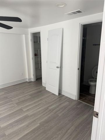 989 Alberdie Drive, Crystal Beach, TX 77650