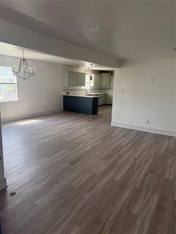 989 Alberdie Drive, Crystal Beach, TX 77650