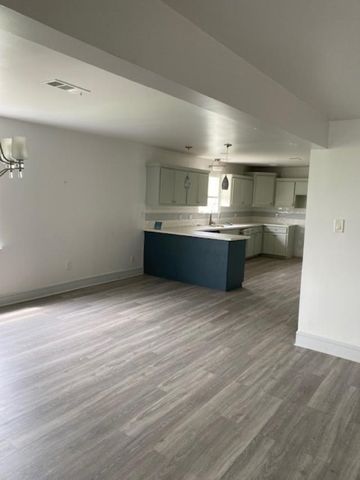 989 Alberdie Drive, Crystal Beach, TX 77650