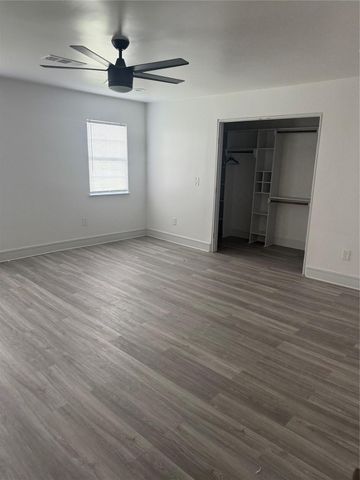 989 Alberdie Drive, Crystal Beach, TX 77650