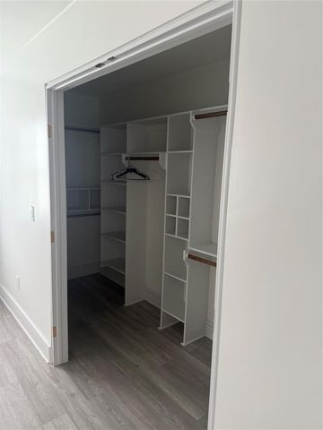 989 Alberdie Drive, Crystal Beach, TX 77650