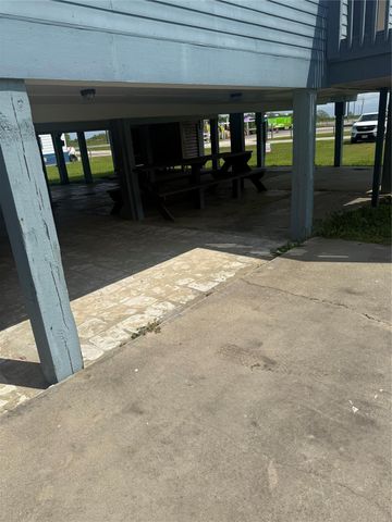 989 Alberdie Drive, Crystal Beach, TX 77650