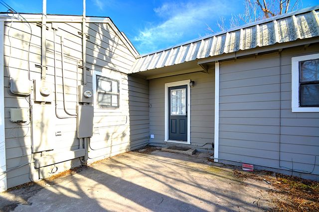 1707-A E Main St, Kerrville, TX 78028