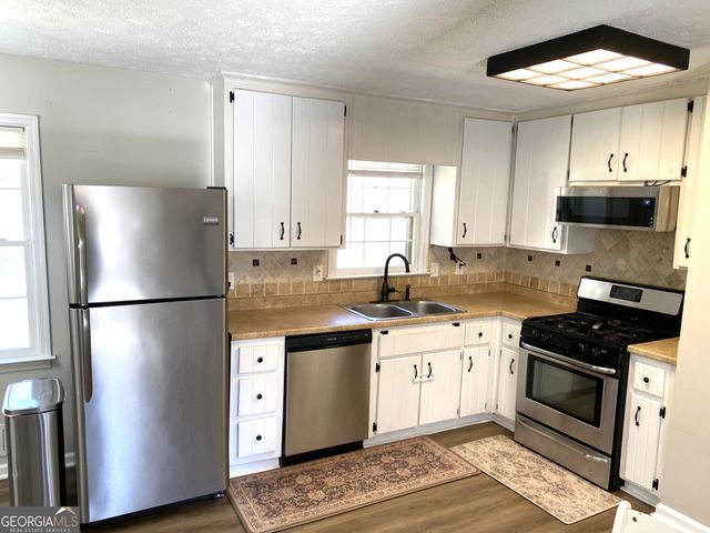 2730 Meadow View Drive, Acworth, GA 30102