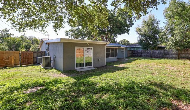 1500 LAUREL CIRCLE, Clearwater, FL 33756