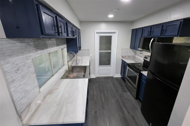 1500 LAUREL CIRCLE, Clearwater, FL 33756
