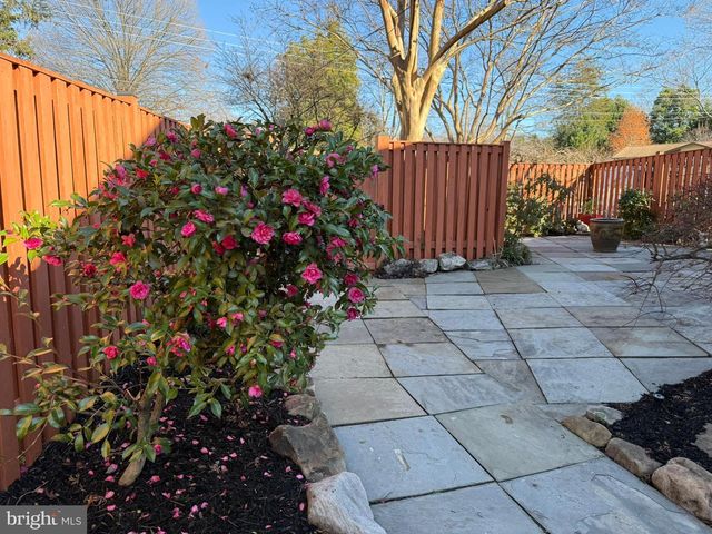 5004 REGENCY PL, Alexandria, VA 22304