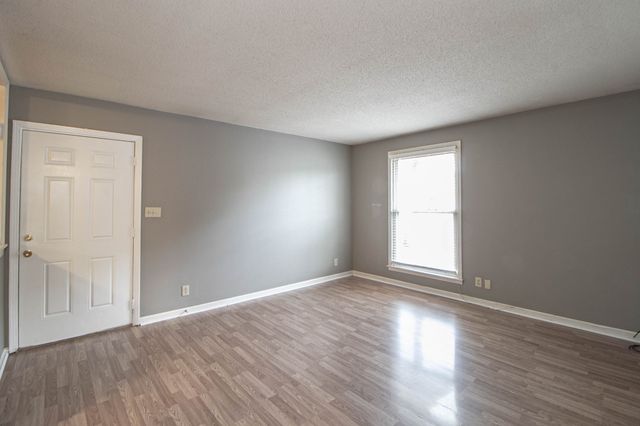 807 Golfview Pl Apt A, Clarksville, TN 37043