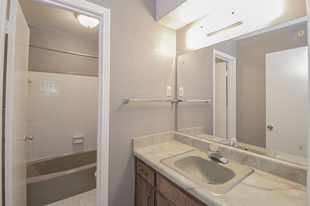 807 Golfview Pl Apt A, Clarksville, TN 37043