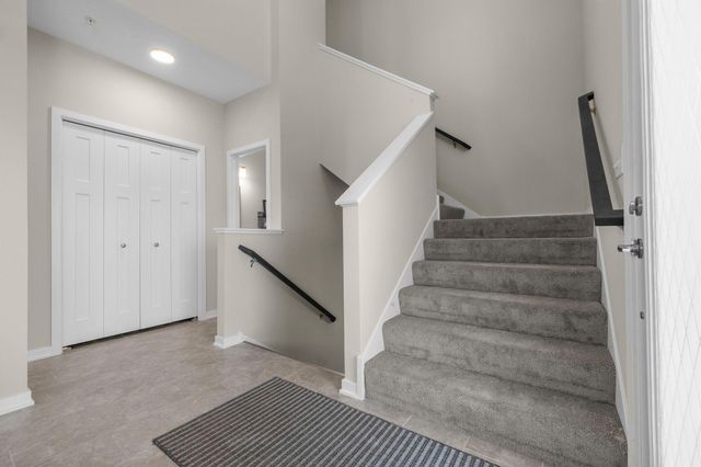2673 New Century Place E, Maplewood, MN 55119