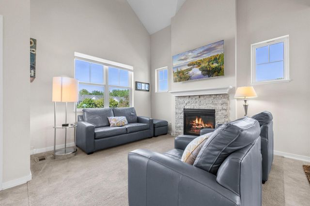 2673 New Century Place E, Maplewood, MN 55119