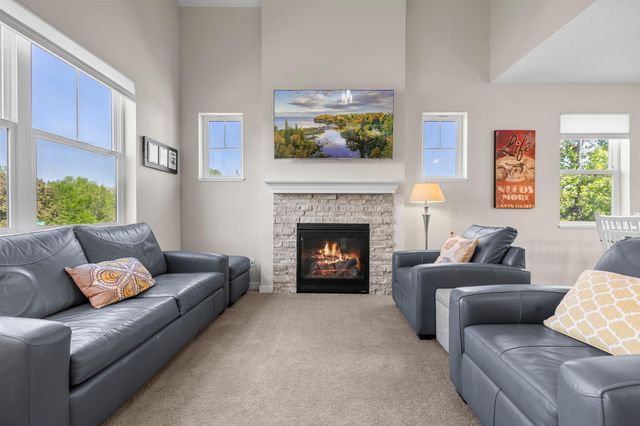 2673 New Century Place E, Maplewood, MN 55119