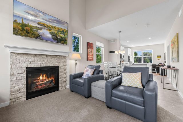 2673 New Century Place E, Maplewood, MN 55119