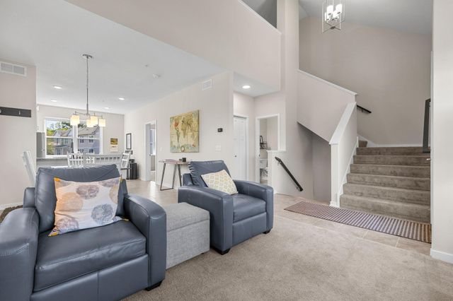 2673 New Century Place E, Maplewood, MN 55119