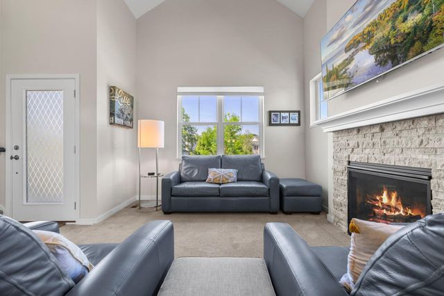 2673 New Century Place E, Maplewood, MN 55119